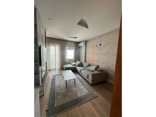 Tirane, shes apartament 2+1+Ballkon Kati 9, 100 m² 300.000 € 