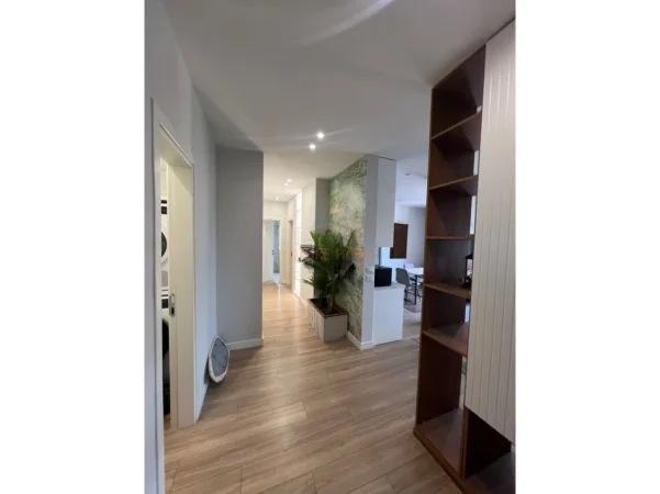 Tirane, shes apartament 2+1+Ballkon Kati 9, 100 m² 300.000 € 