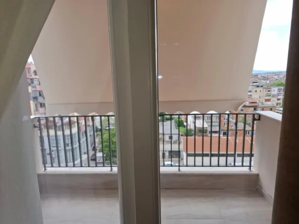 Tirane, jepet me qera apartament 2+1 Kati 6, 87 m² 750 € (Laprakë)