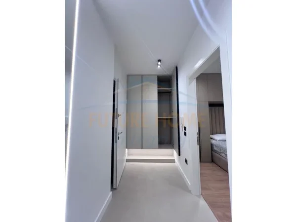 Tirane, jepet me qera apartament 1+1 Kati 8, 70 m² 800 € (PORCELAN)