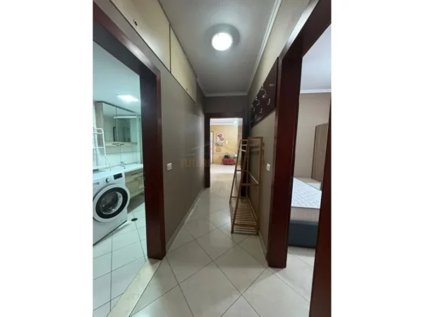 Tirane, jepet me qera apartament 2+1 Kati 8, 96 m² 800 € (Rruga Irfan Tomini)