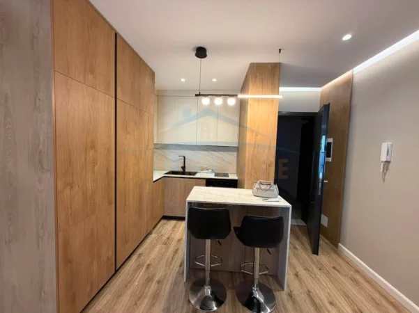 Tirane, jepet me qera apartament 1+1 Kati 3, 84 m² 750 € (Laprake)