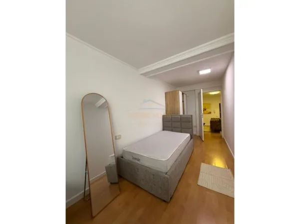 Tirane, jepet me qera apartament 2+1 Kati 1, 74 m² 1.000 € (Blloku)