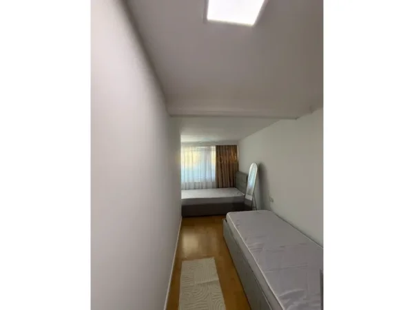 Tirane, jepet me qera apartament 2+1 Kati 1, 74 m² 1.000 € (Blloku)