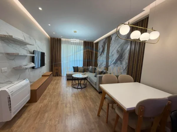 Tirane, jepet me qera apartament 1+1+Ballkon Kati 3, 78 m² 750 € (Laprake)