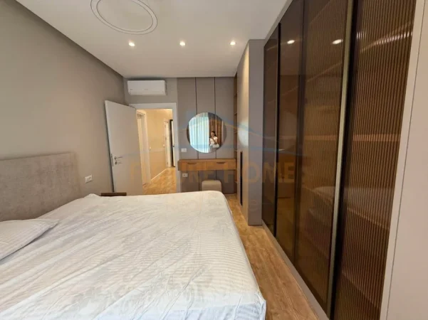 Tirane, jepet me qera apartament 1+1+Ballkon Kati 3, 78 m² 750 € (Laprake)