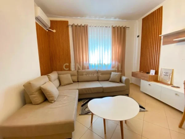 Tirane, jepet me qera apartament 1+1 Kati 4, 65 m² 420 € 