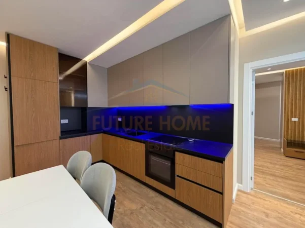 Tirane, jepet me qera apartament 1+1+Ballkon Kati 3, 84 m² 750 € (Laprake)