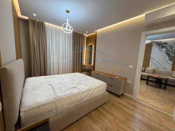 Tirane, jepet me qera apartament 1+1+Ballkon Kati 3, 84 m² 750 € (Laprake)