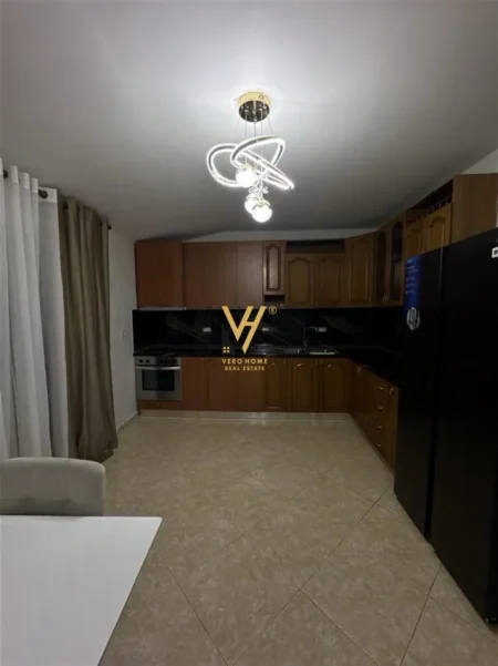 Tirane, jepet me qera apartament 2+1+Ballkon Kati 5, 140 m² 520 € (KODRA E PRIFTIT)