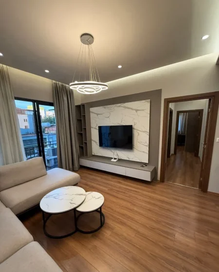 Tirane, jepet me qera apartament 2+1 Kati 2, 113 m² 700 € (RRUGA E DIBRES)
