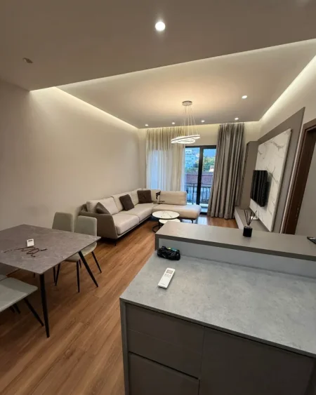 Tirane, jepet me qera apartament 2+1 Kati 2, 113 m² 700 € (RRUGA E DIBRES)