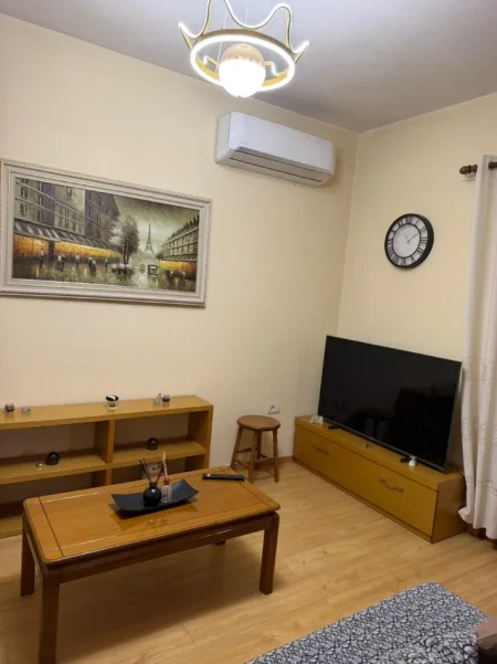 Tirane, jepet me qera apartament 3+1 Kati 2, 130 m² 500 € (Astir)