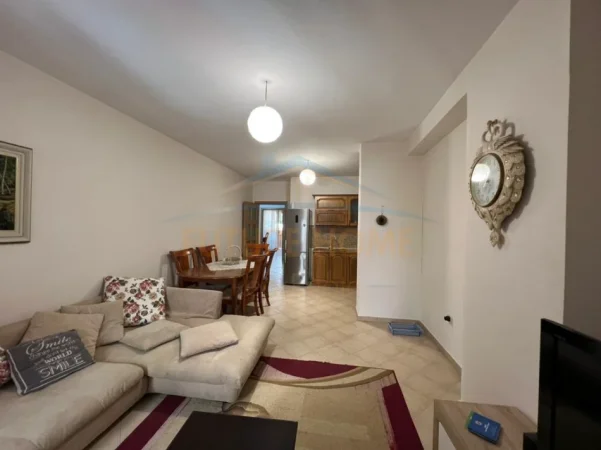 Tirane, jepet me qera apartament 2+1+Ballkon , 92 m² 450 € (Unaza e Re)