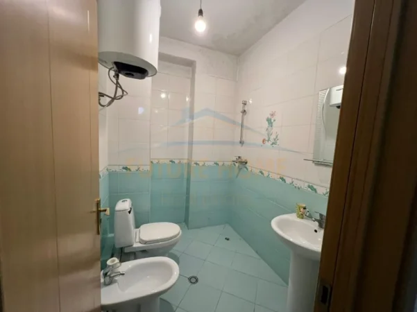 Tirane, jepet me qera apartament 2+1+Ballkon , 92 m² 450 € (Unaza e Re)