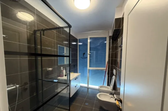 Tirane, jepet me qera apartament 2+1 Kati 2, 70 m² 750 € (QENDER)