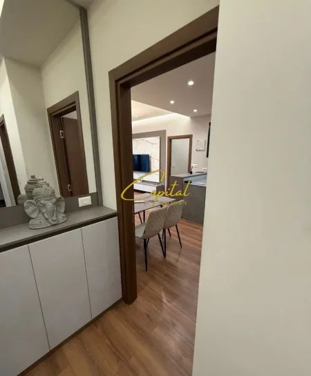 Tirane, jepet me qera apartament 2+1 Kati 2, 115 m² 700 € (KOMPLEKSI FARMACIA 10)