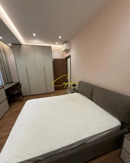 Tirane, jepet me qera apartament 2+1 Kati 2, 115 m² 700 € (KOMPLEKSI FARMACIA 10)
