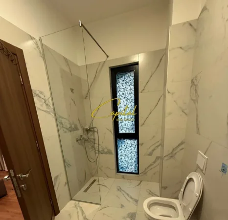 Tirane, jepet me qera apartament 2+1 Kati 2, 115 m² 700 € (KOMPLEKSI FARMACIA 10)
