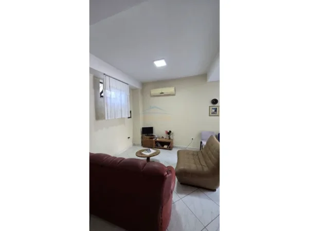 Tirane, jepet me qera garsoniere, Kati 0, 48 m² 350 € (LIQENI ARTIFICAL)