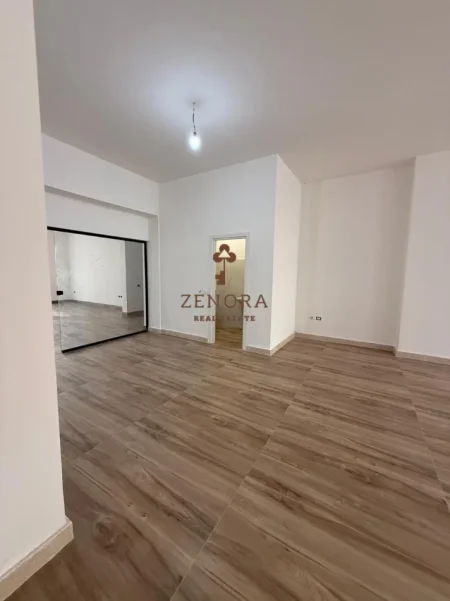 Tirane, jepet me qera zyre , 154 m² 2.600 € (Mine Peza)