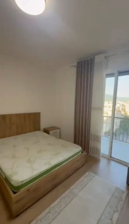 Tirane, jepet me qera apartament 1+1 Kati 8, 70 m² 450 € (yzberisht)