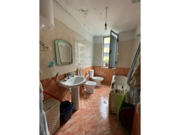 Tirane, shitet apartament 2+1 Kati 6, 95 m² 188.000 € (Rruga e Kavajes)