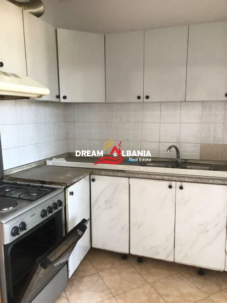 Tirane, shes apartament 2+1 Kati 5, 86 m² 129.000 € (Prane Spitalit Ushtarak)