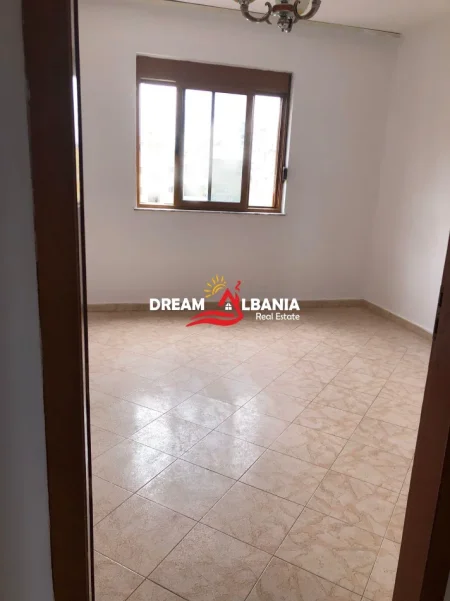 Tirane, shes apartament 2+1 Kati 5, 86 m² 129.000 € (Prane Spitalit Ushtarak)