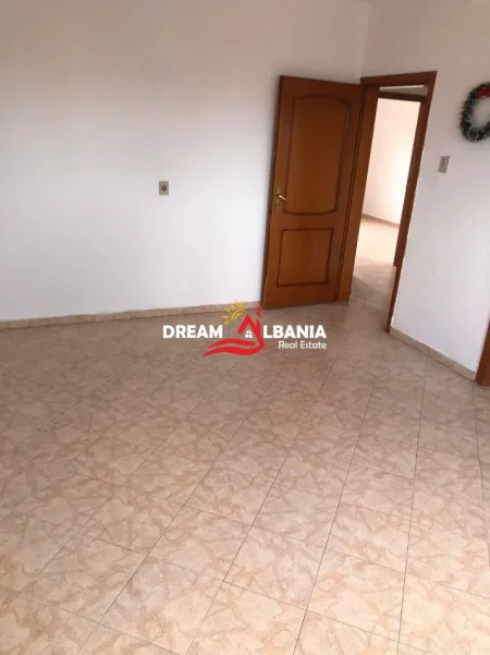Tirane, shes apartament 2+1 Kati 5, 86 m² 129.000 € (Prane Spitalit Ushtarak)