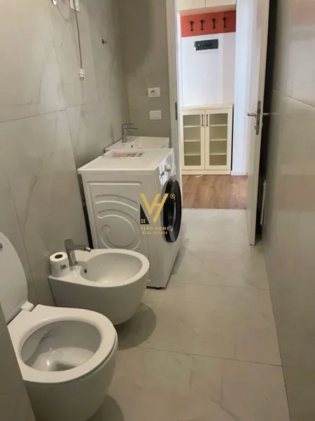 Tirane, jepet me qera apartament 1+1+Ballkon Kati 3, 55 m² 550 € (SHKOZE)