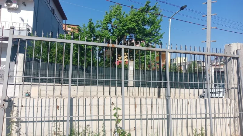 Shqiperi, shes Porte hekuri 550 €