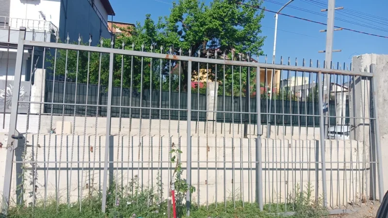 Shqiperi, shes Porte hekuri 550 €