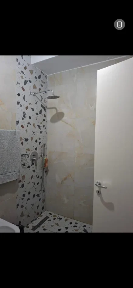 Tirane, jepet me qera apartament 1+1+parkim Kati 8, 60 m² 50.000 Lek (Kompleksi Mangalem ne Ali Dem)