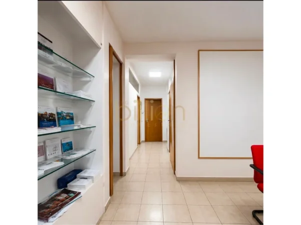 Tirane, shitet 2+1+Ballkon , 105 m² 380.000 € (Ish Blloku)
