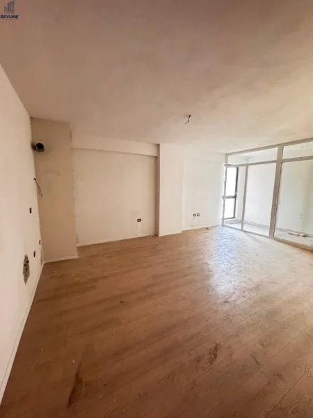 Tirane, shitet apartament 2+1 Kati 9, 91 m² 155.720 € (Ish Fusha E Aviacionit)