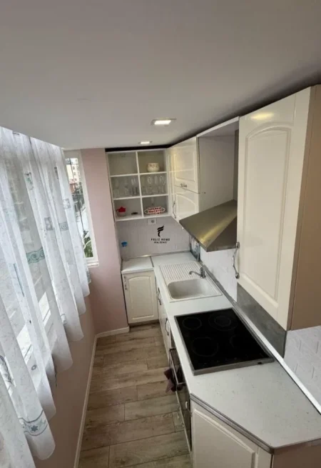 Tirane, jepet me qera apartament 1+1 Kati 4, 65 m² 600 € (21 DHJETORI)