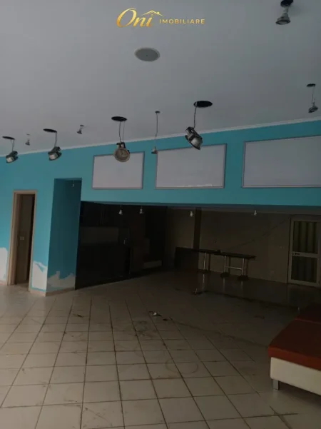 Tirane, jepet me qera dyqan Kati 1, 97 m² 1.000 € (KOPSHTI BOTANIK)