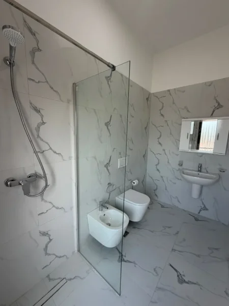 Tirane, jepet me qera apartament 2+1 , 114 m² 1.300 € (Delijorgji)