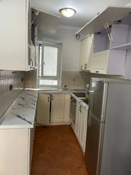 Tirane, jepet me qera apartament 1+1 Kati 2, 70 m² 500 € (XHAMIA E TABAKEVE)
