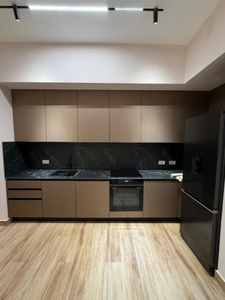Tirane, jepet me qera apartament 1+1 Kati 3, 70 m² 950 € (Delijorgji)