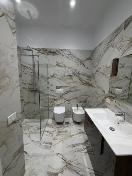 Tirane, jepet me qera apartament 1+1 Kati 3, 70 m² 950 € (Delijorgji)