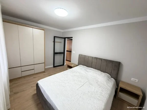 Tirane, jepet me qera Vile 1+1 Kati 1, 60 m² 625 € (shkolla e kuqe)