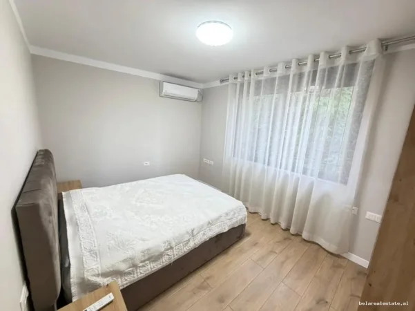Tirane, jepet me qera Vile 1+1 Kati 1, 60 m² 625 € (shkolla e kuqe)
