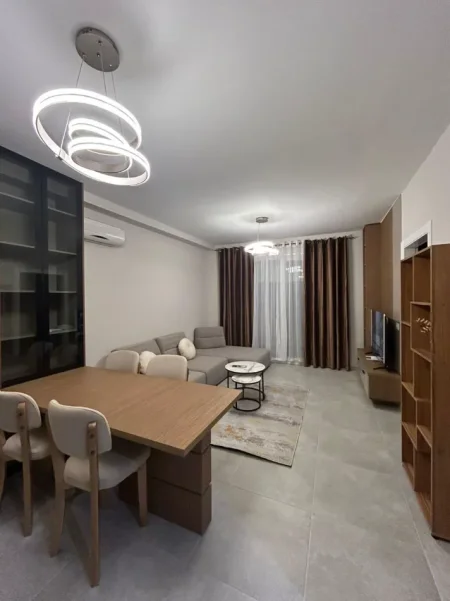 Tirane, jepet me qera apartament 1+1 Kati 12, 75 m² 500 € (PALLATI ME SHIGJETA)
