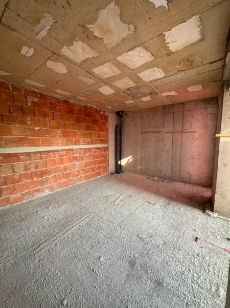 Tirane, shitet apartament 1+1+Ballkon Kati 9, 72 m² 164.000 € (Shkolla e Kuqe)