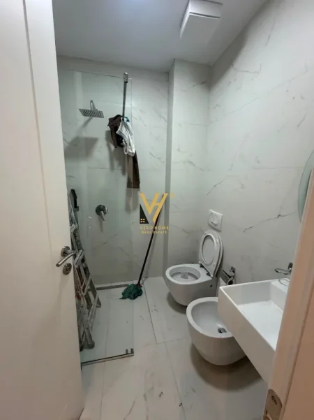 Tirane, jepet me qera Vile 2 Katshe Kati 0, 450 m² 4.000 € (KODRA E PRIFTIT)