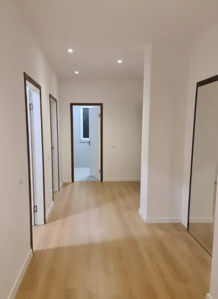 Tirane, jepet me qera apartament 2+1 Kati 9, 97 m² 580 € (YZBERISHT)