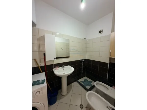 Tirane, jepet me qera apartament 1+1+Ballkon Kati 1, 64 m² 430 € 