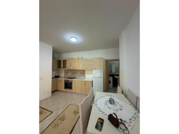 Tirane, jepet me qera apartament 1+1+Ballkon Kati 1, 64 m² 430 € 